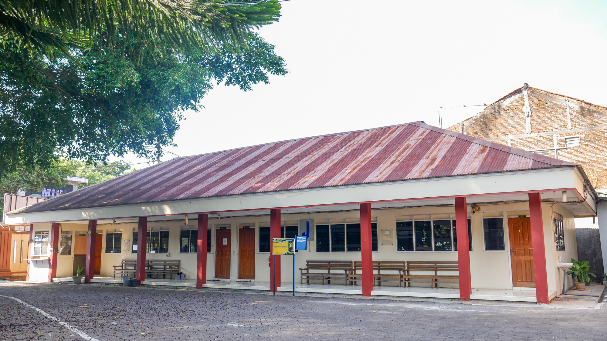 GEDUNG J
