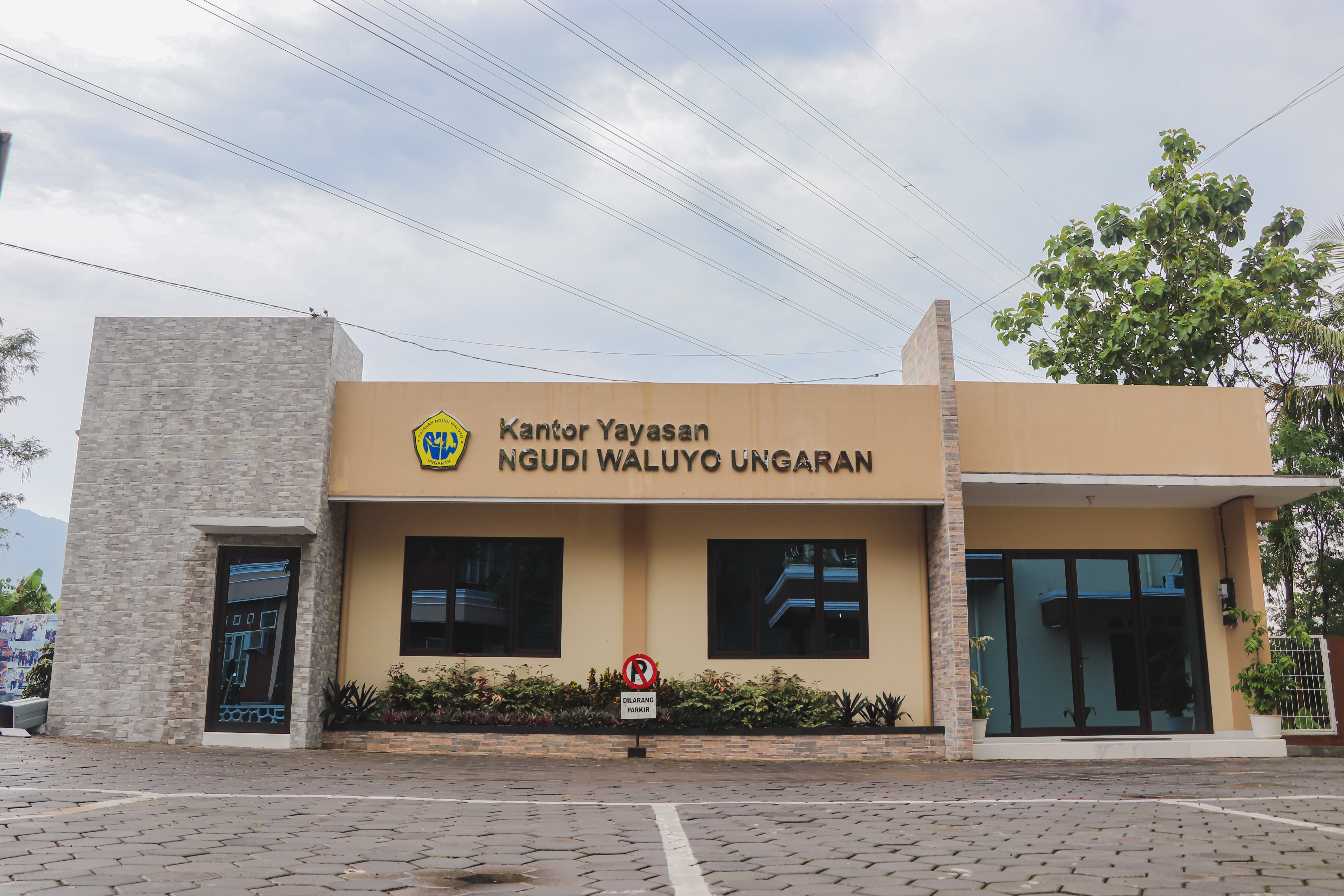 KANTOR YAYASAN NGUDI WALUYO UNGARAN