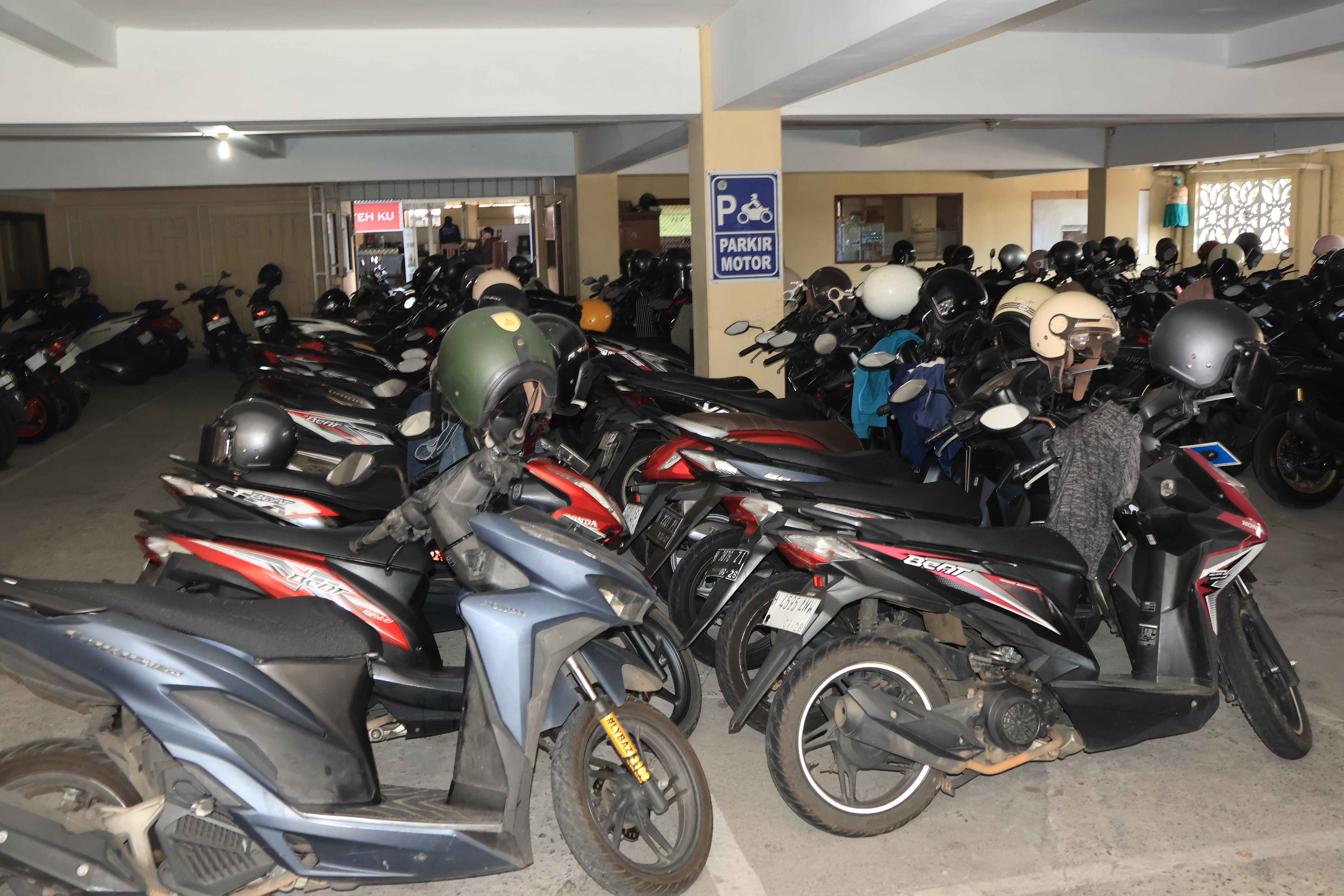 AREA PARKIR