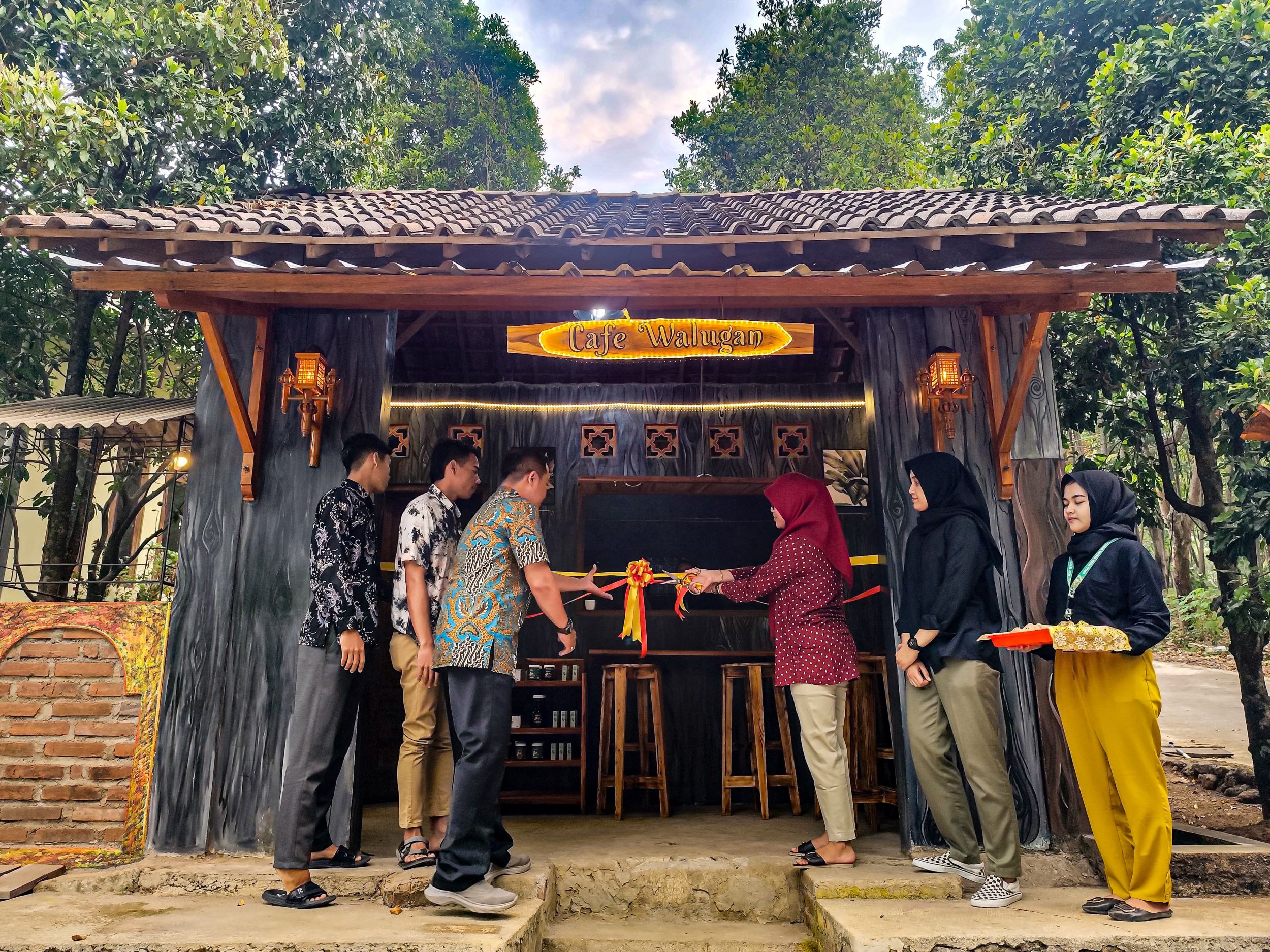 Launching Home Industri dan Mini Cafe "Walugan" oleh Tim PPKOrmawa Hima Bisnis Digital Universitas Ngudi Waluyo