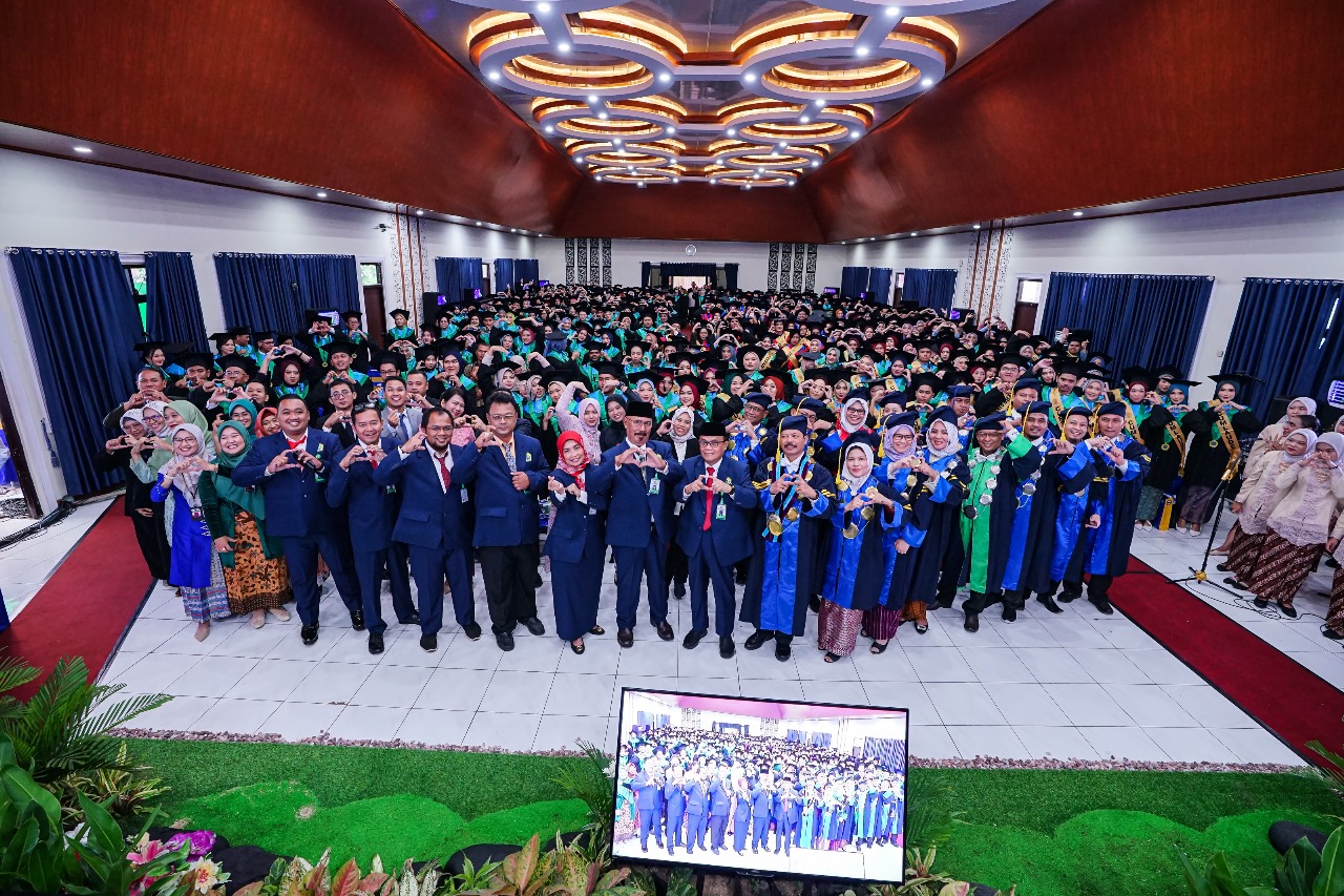 Gelar Wisuda ke-17 Universitas Ngudi Waluyo: 522 Wisudawan Resmi Menjadi Sarjana, Siap Hadapi Dunia Kerja