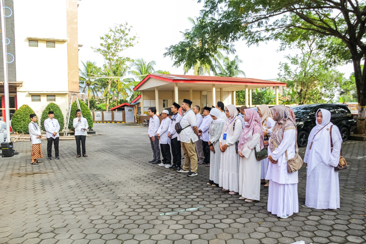 ZIARAH MAKAM LELUHUR UNW ALM. DR. SAMRUDIN YUSUF DI SURUH, KABUPATEN SEMARANG DALAM RANGKAIAN TAHUNAN DIES NATALIS UNW