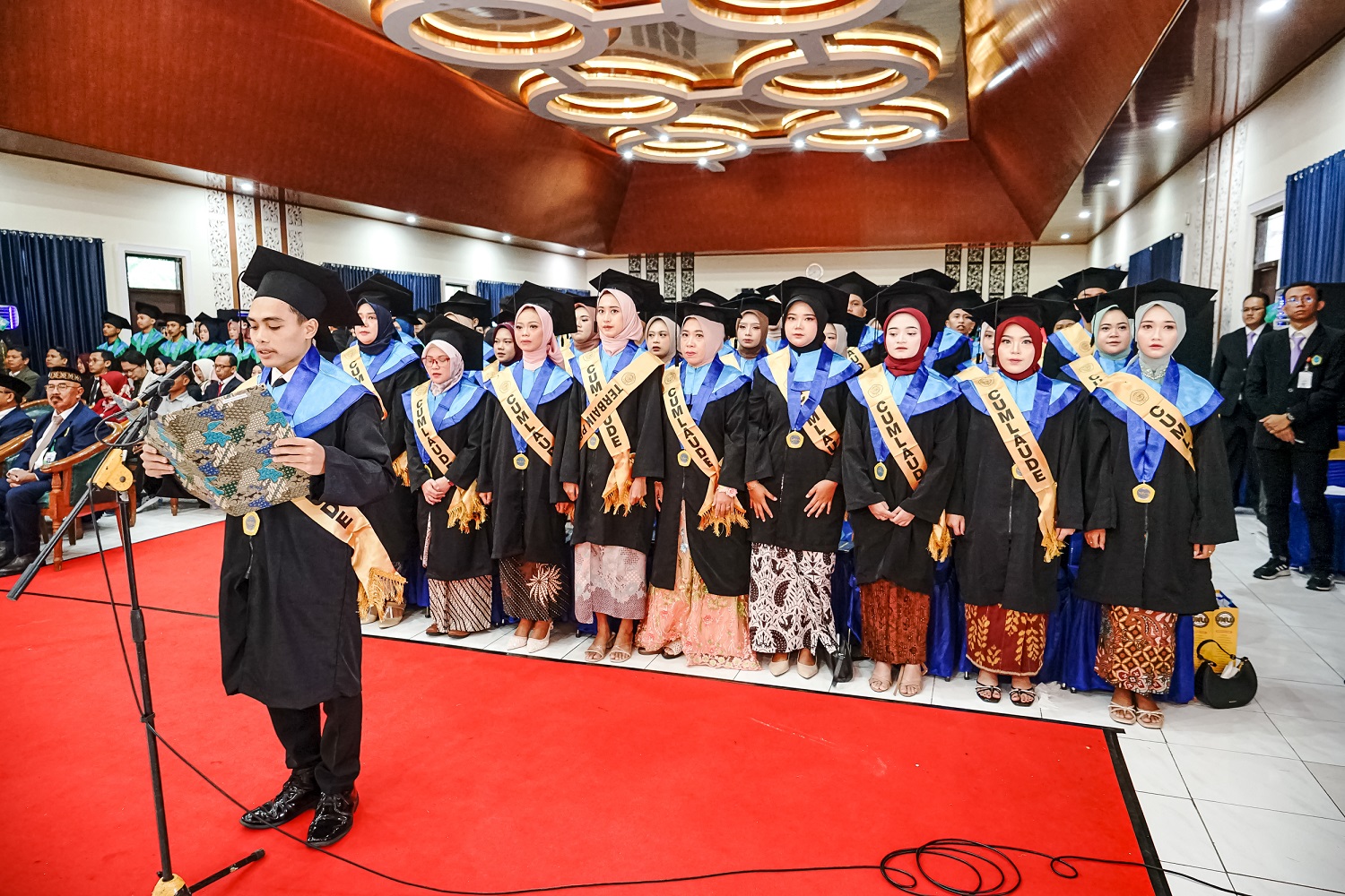 Luluskan 450 Mahasiswa, UNW Gelar Wisuda XVIII dengan Suasana Hangat Penuh Haru