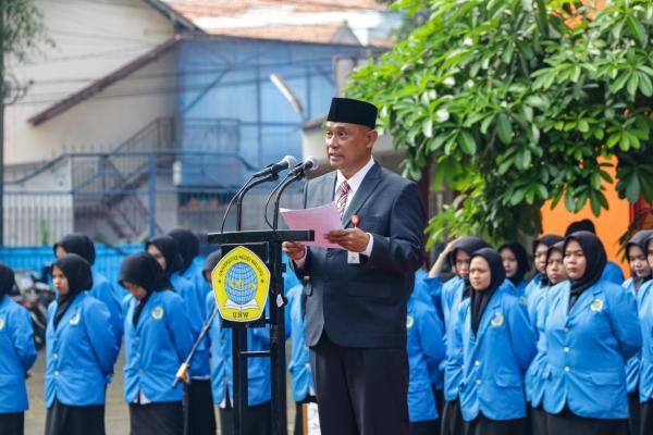 UNW Gelar Upacara Dalam Memperingati Hari Pendidikan Nasional