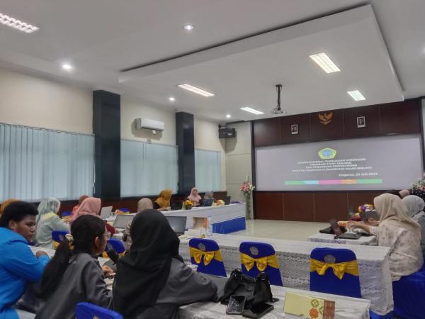 Kajian Internal Peninjauan Kurikulum Program Studi Kebidanan Program Sarjana dan Program Studi Pendidikan Profesi Bidan Fakultas Kesehatan Universitas Ngudi Waluyo