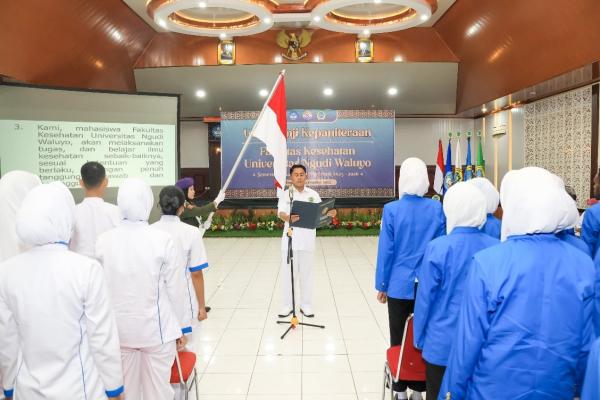 Siap Pegang Komitmen Profesional: 423 Mahasiswa Fakultas Kesehatan Resmi Ucapkan Janji Kepaniteraan
