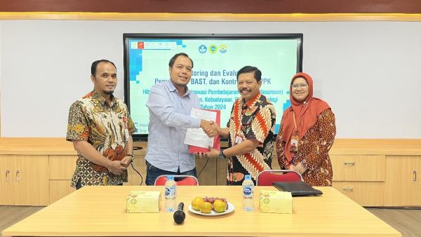 Wujudkan Pembelajaran Cerdas dan Modern, Hibah Smart Classroom UNW Teguhkan Citra UNW Kampus Berdaya Saing