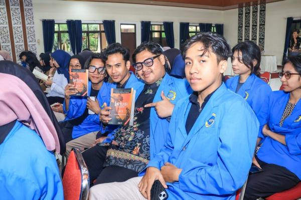 Kuliah Umum dan Bedah Buku “Candra Jiwa” Hadirkan Prof. Dr. Budhi Setiyanto di Universitas Ngudi Waluyo