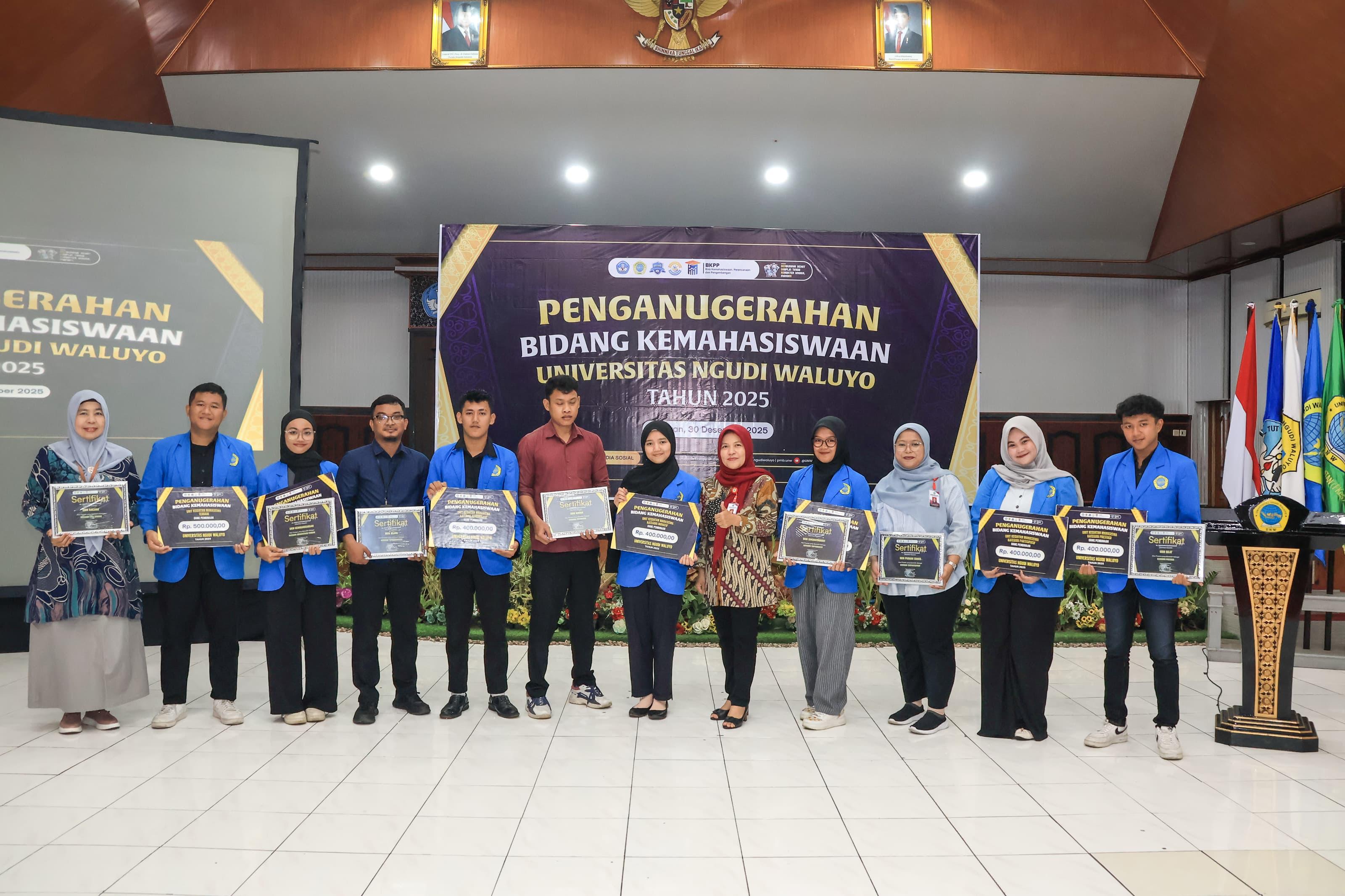 Mahasiswa Sastra Inggris UNW Raih Dua Penghargaan pada Penganugerahan Bidang Kemahasiswaan 2025