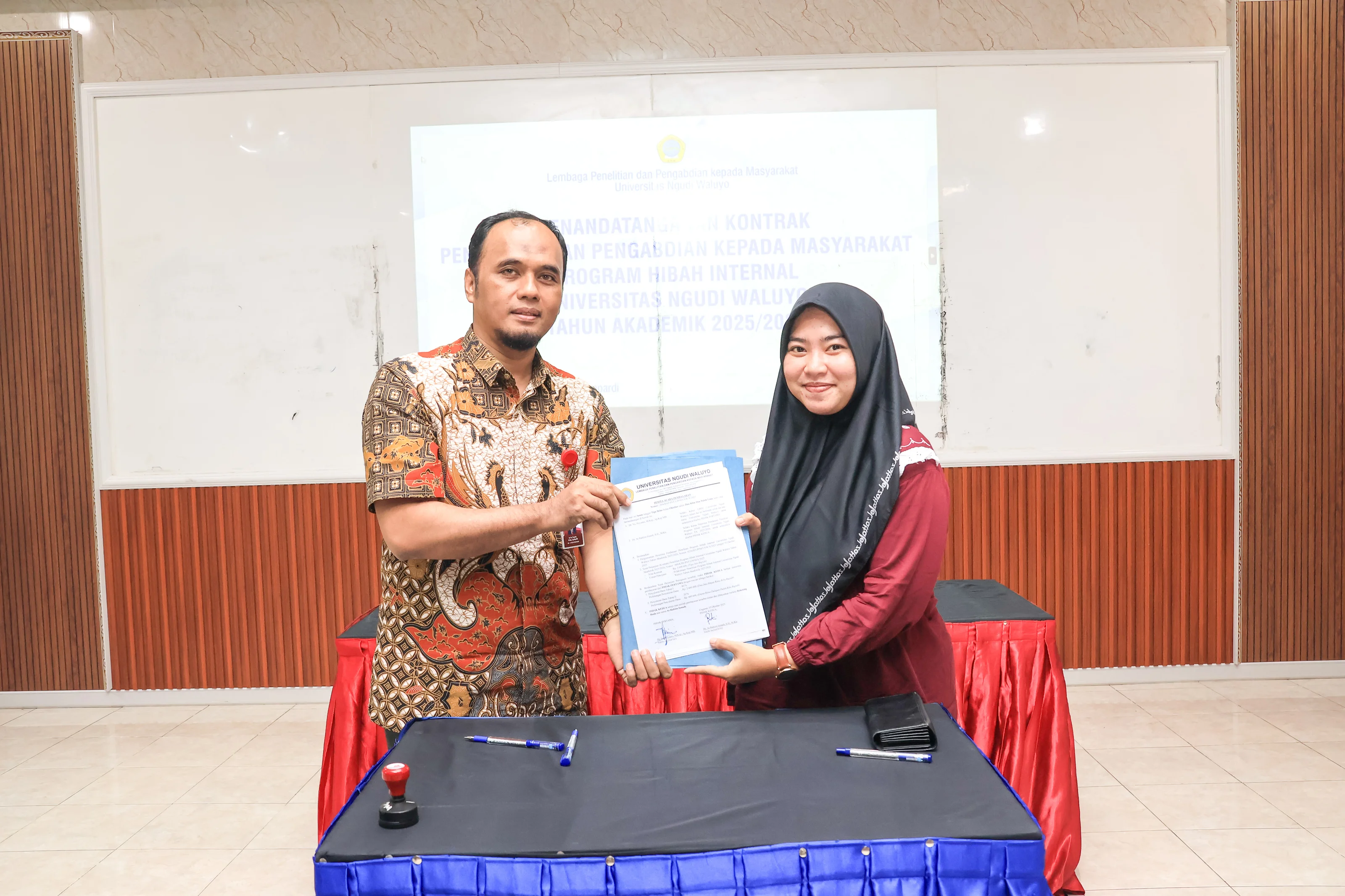Penandatanganan Kontrak Hibah Internal Penelitian dan Pengabdian kepada Masyarakat (PkM) Universitas Ngudi Waluyo untuk Tahun Akademik 2024/2025! 🎉🎓