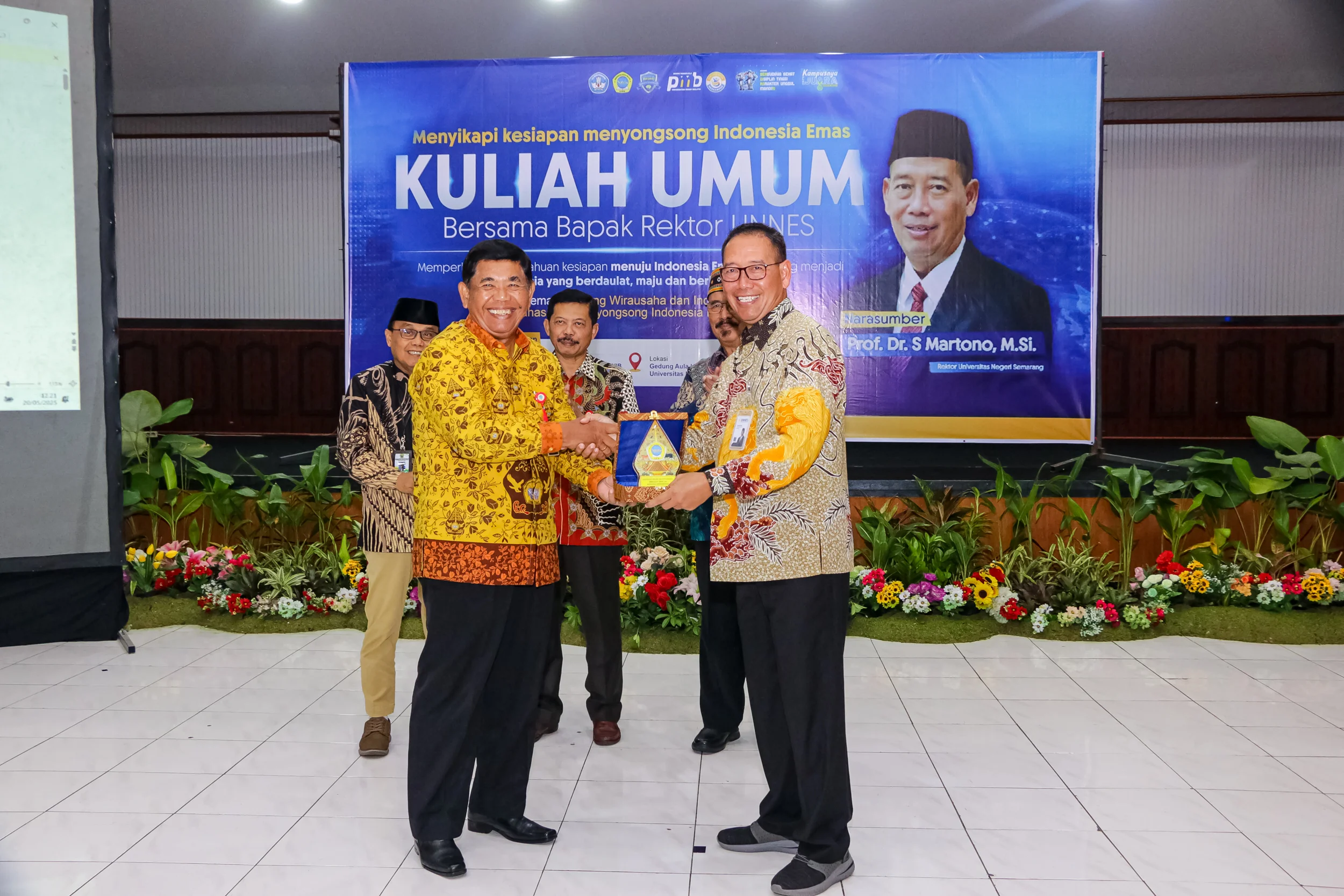 Menyongsong Indonesia Emas 2045, UNW Gelar Kuliah Umum Bersama Rektor UNNES