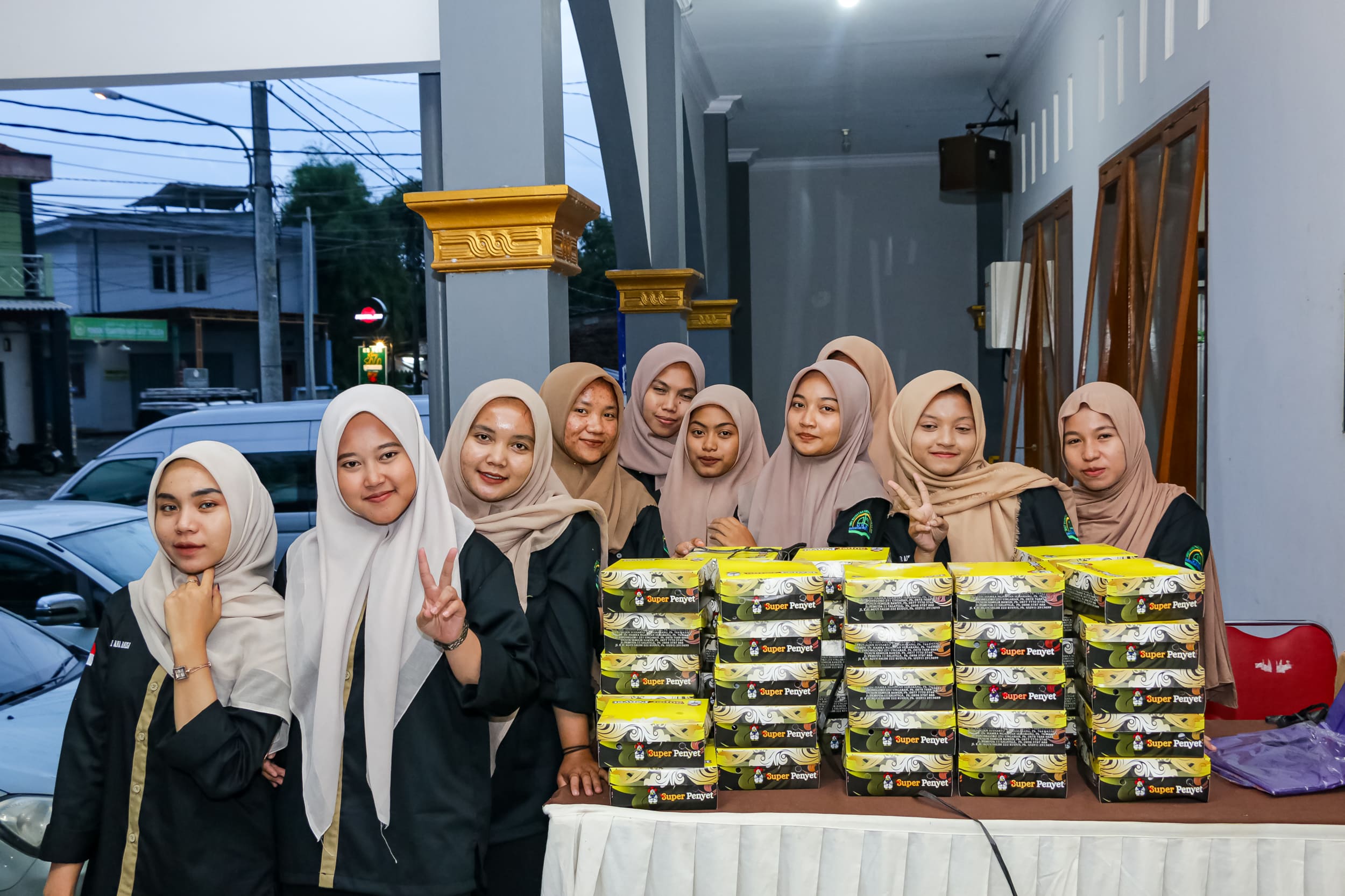 Taburan Kebaikan Ramadhan: Mahasiswa UNW Tebar Takjil untuk Masyarakat