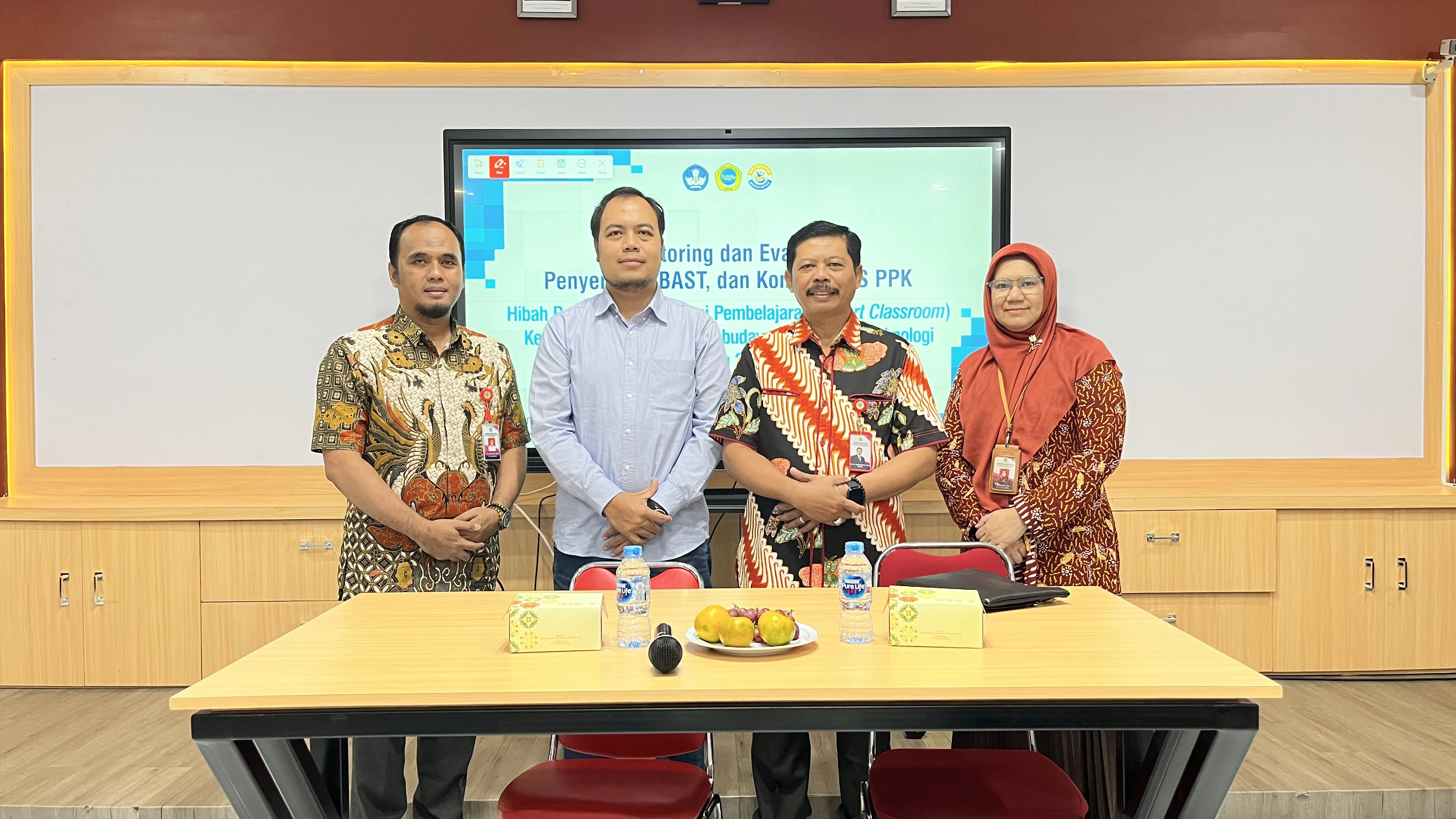 Wujudkan Pembelajaran Cerdas dan Modern, Hibah Smart Classroom UNW Teguhkan Citra UNW Kampus Berdaya Saing