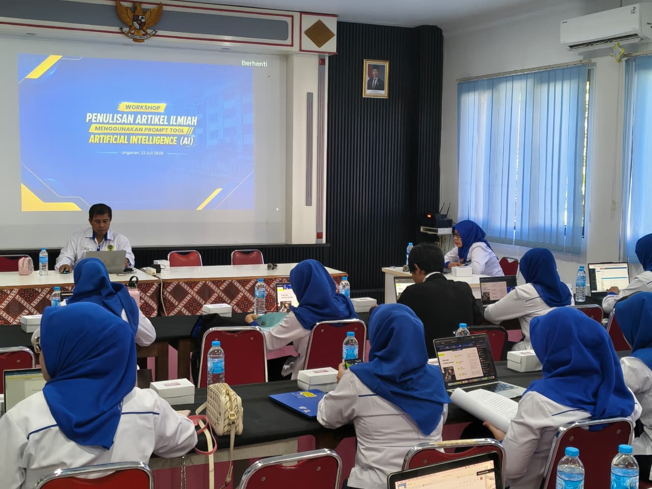 Fakultas Komputer dan Pendidikan UNW Selenggarakan Workshop Penulisan Artikel Ilmiah Berbasis Artificial Intelligence