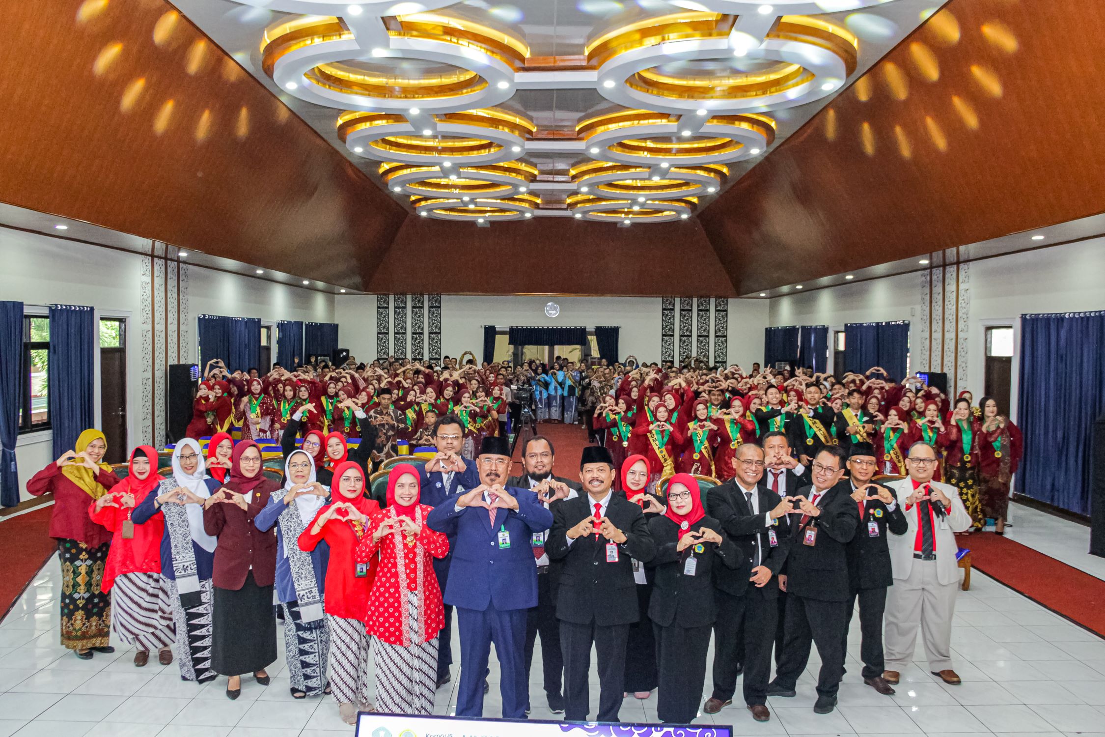 Sumpah Profesi dan Pelepasan Lulusan Profesi Ners dan Profesi bidan Universitas Ngudi Waluyo tahun 2024